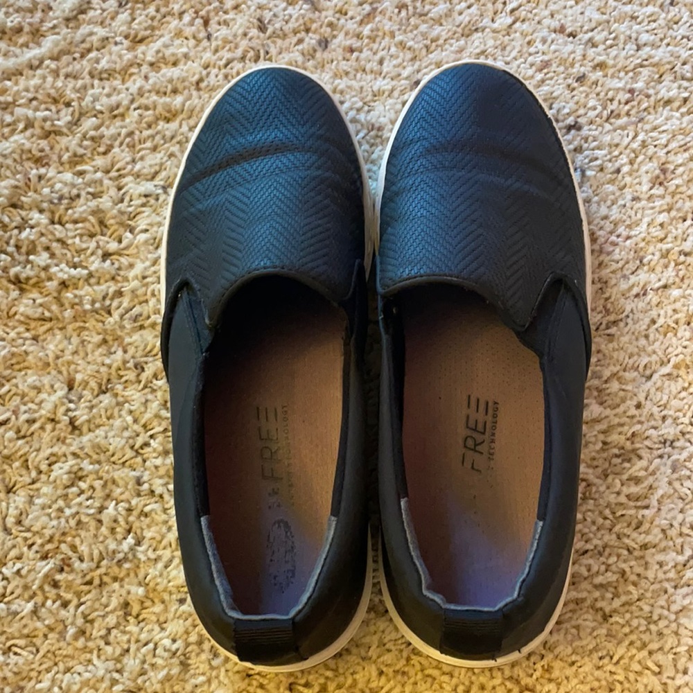 Dr Scholls black leather slip ons 8.5